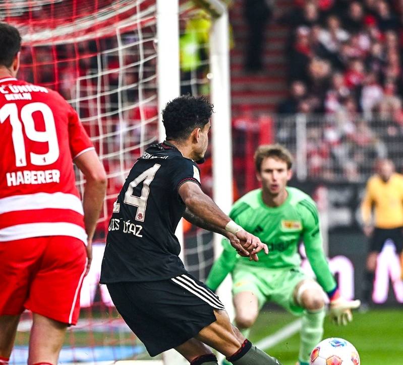 奇异果官网-拜仁前锋：要提高进攻效率，精准射门才能破门得分(拜仁有哪些传奇前锋)