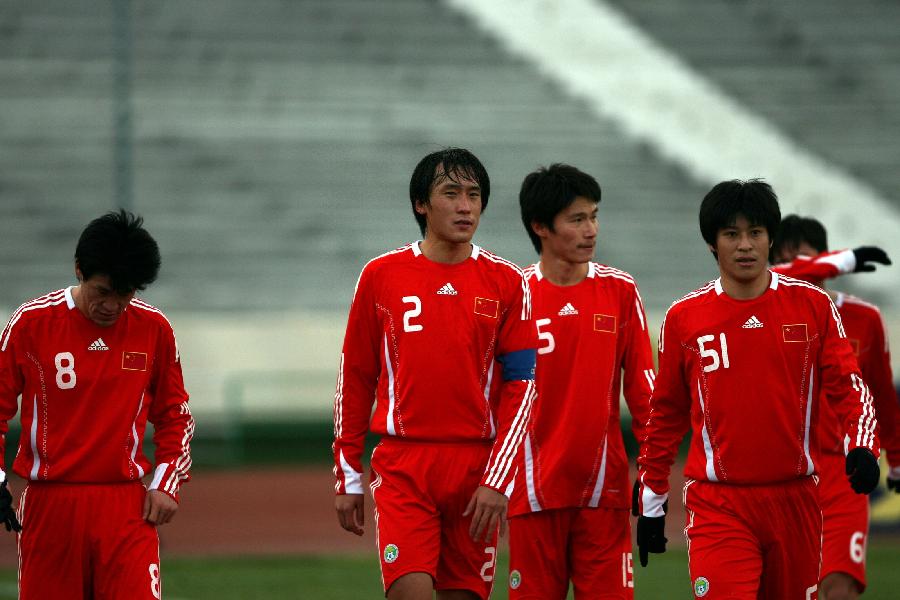 熟悉的对手交锋,火药味十足的比赛的简单介绍 熟悉的对手交锋,火药味十足的比赛的简单介绍